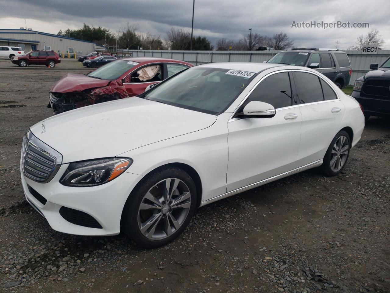 2015 Mercedes-benz C 300 White vin: 55SWF4JBXFU083980