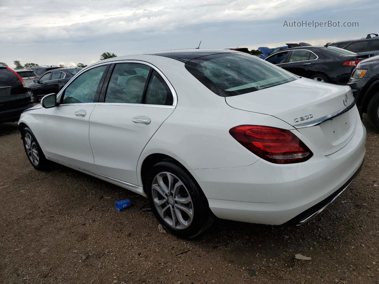 2015 Mercedes-benz C 300 4matic Белый vin: 55SWF4KB2FU071613