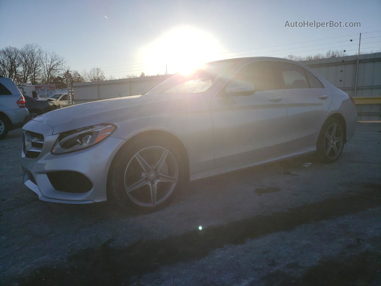 2015 Mercedes-benz C 300 4matic Серебряный vin: 55SWF4KB3FU017513