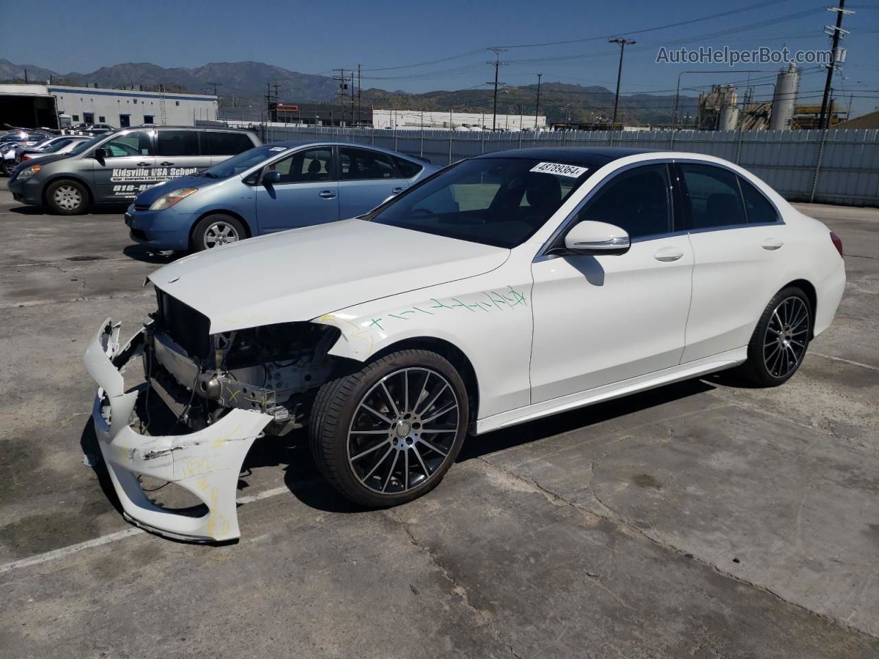 2015 Mercedes-benz C 300 4matic Белый vin: 55SWF4KB3FU028995