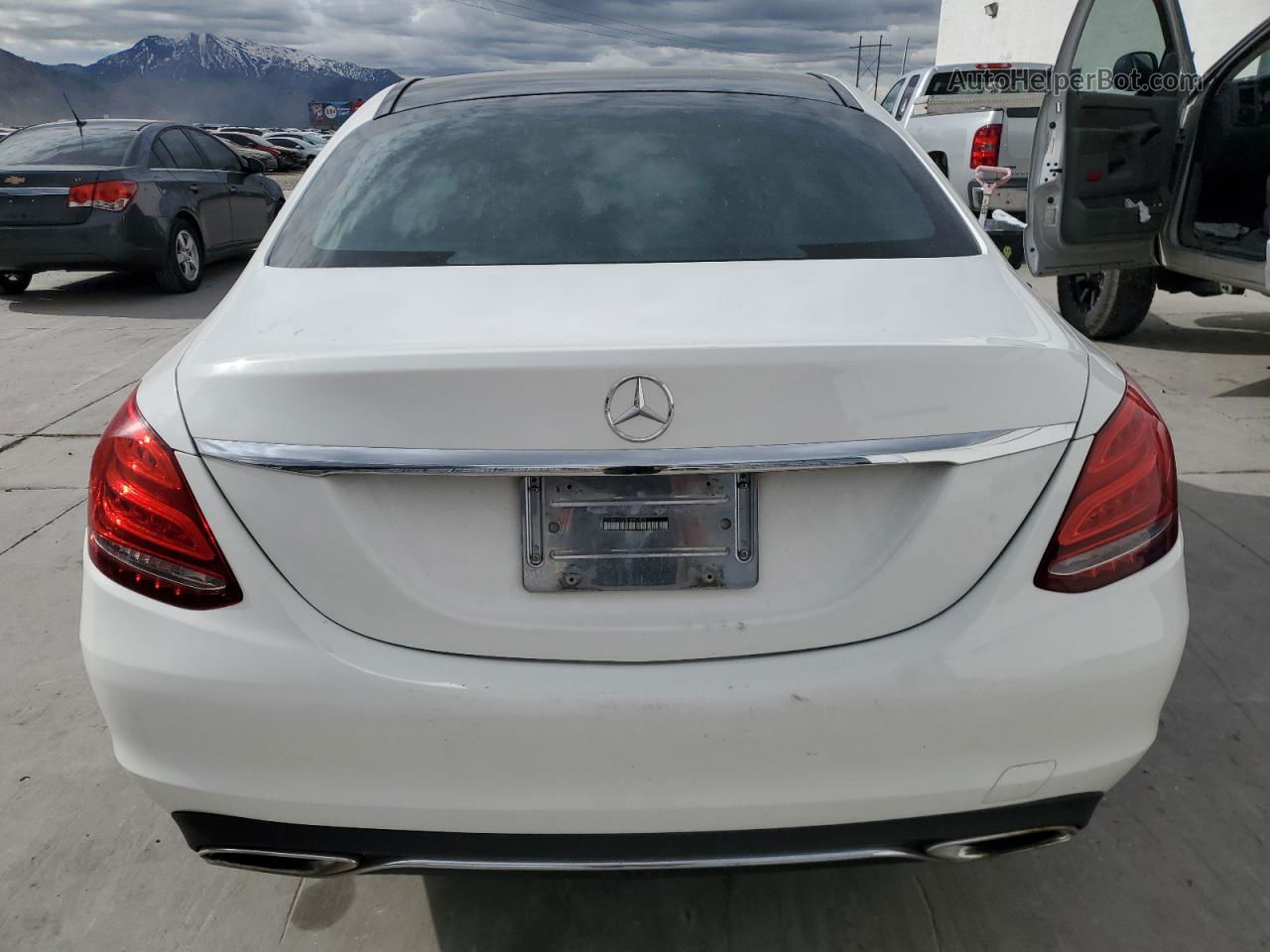 2015 Mercedes-benz C 300 4matic White vin: 55SWF4KB5FU001409