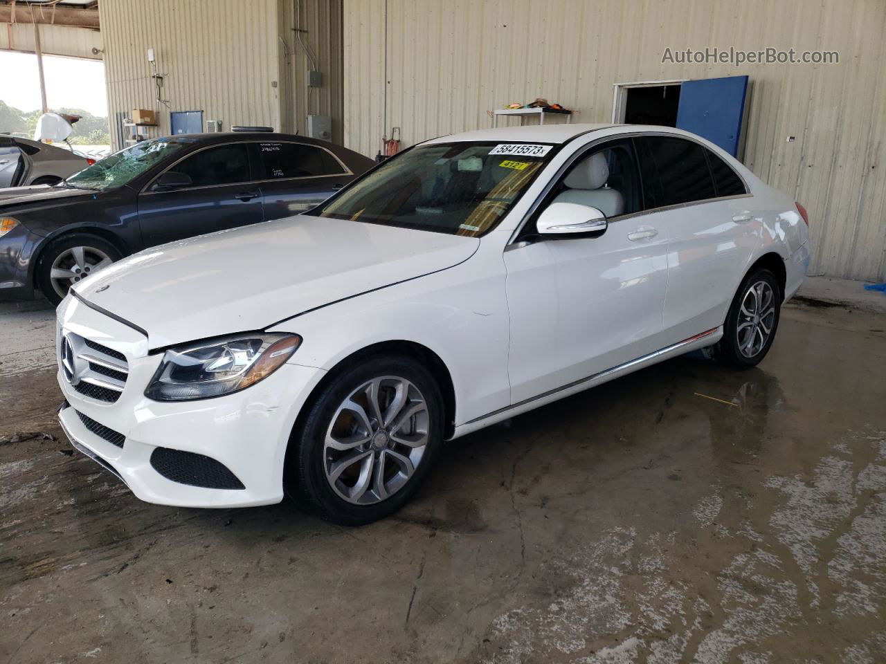 2015 Mercedes-benz C 300 4matic Белый vin: 55SWF4KB7FU028370