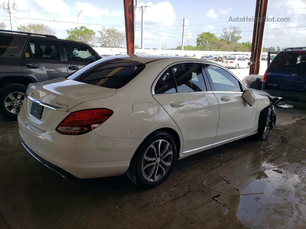 2015 Mercedes-benz C 300 4matic Белый vin: 55SWF4KB7FU028370