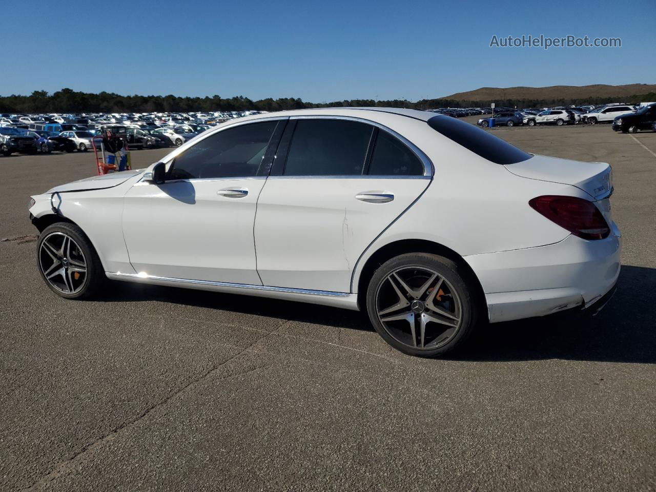 2015 Mercedes-benz C 300 4matic Белый vin: 55SWF4KB7FU030927