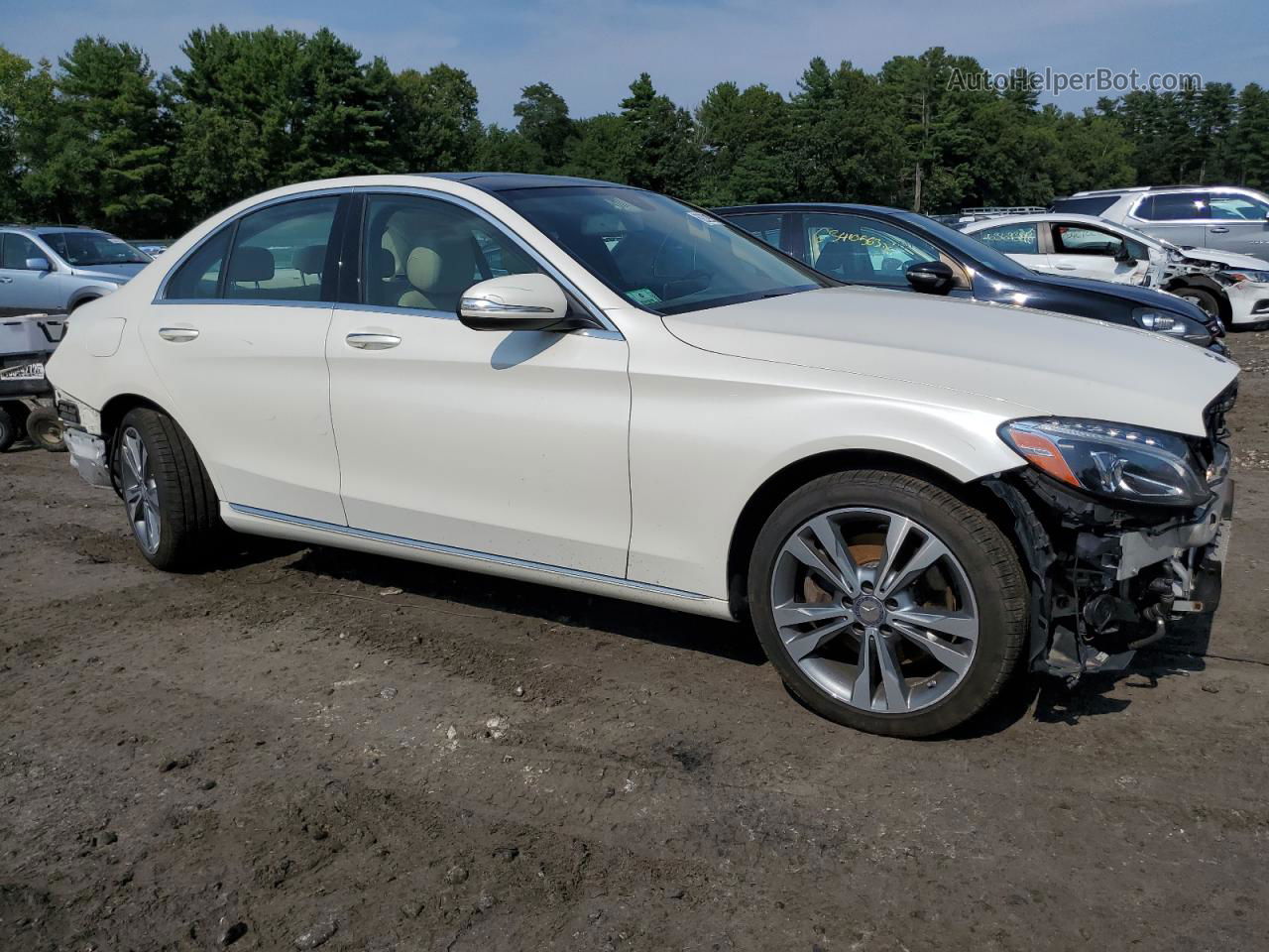 2015 Mercedes-benz C 300 4matic Белый vin: 55SWF4KB8FU039409