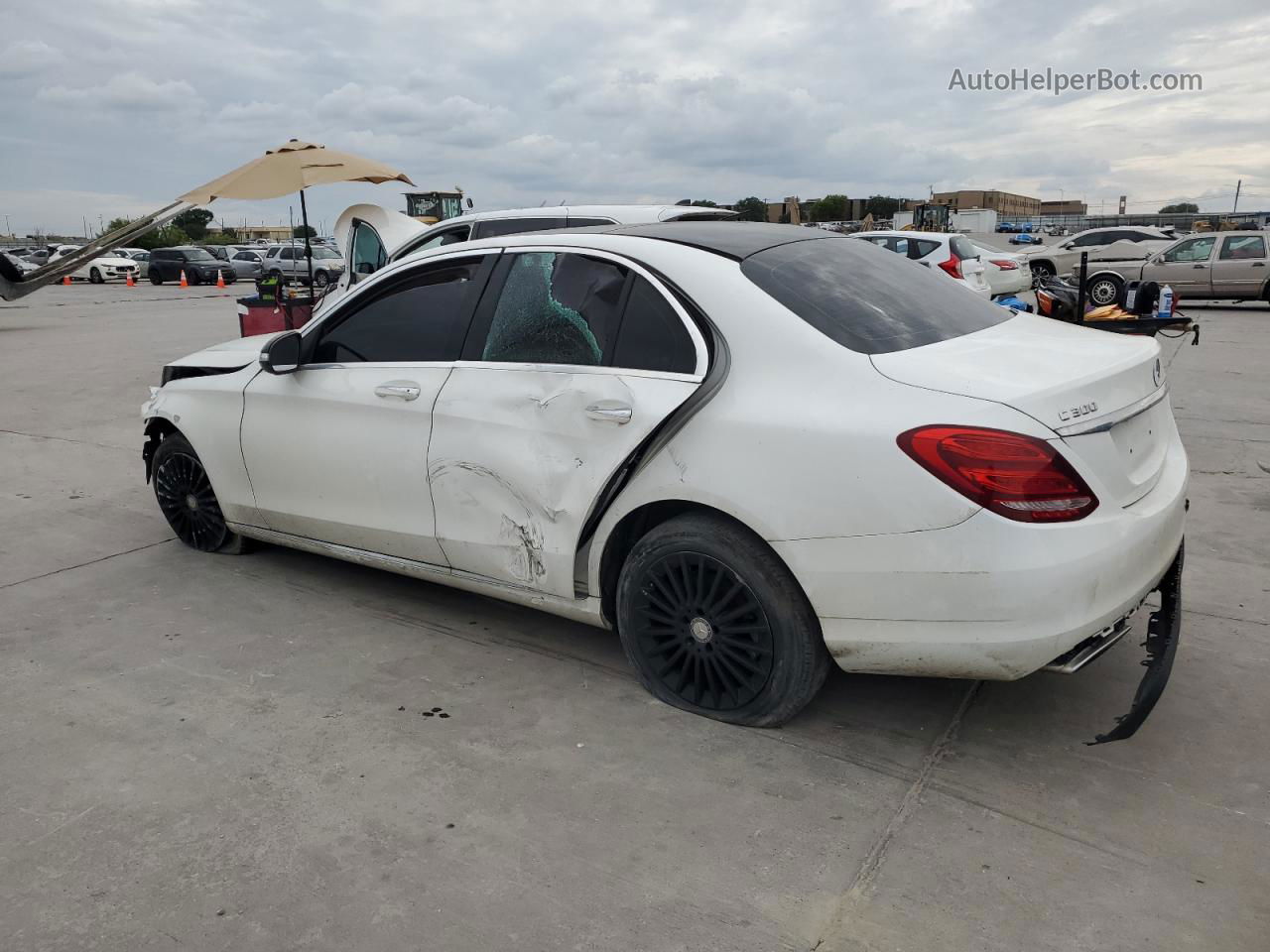 2015 Mercedes-benz C 300 4matic White vin: 55SWF4KBXFU035359