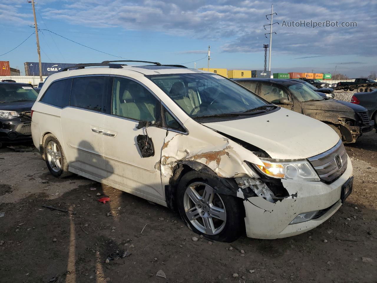 2013 Honda Odyssey Touring White vin: 5FNRL5H90DB016947