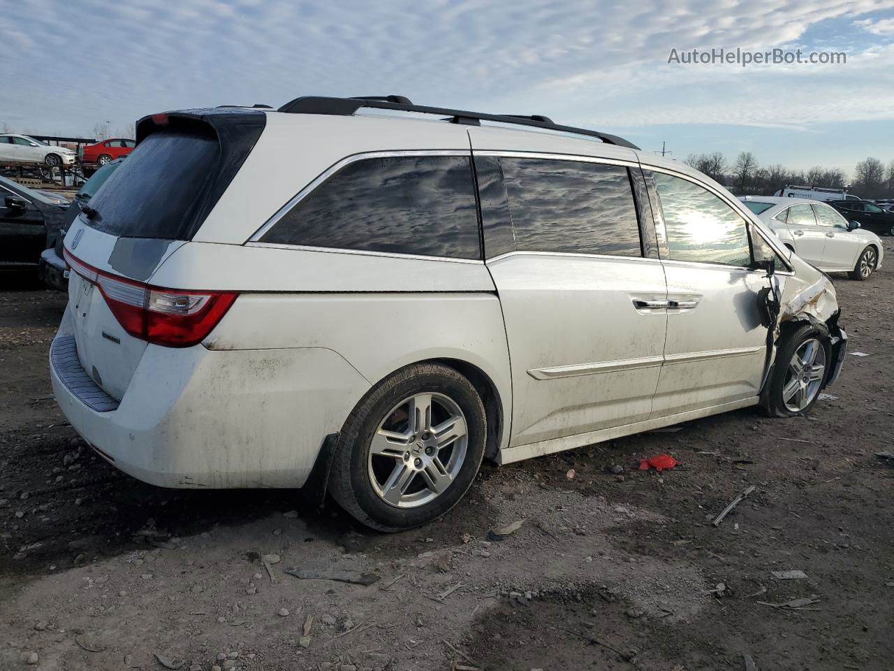 2013 Honda Odyssey Touring White vin: 5FNRL5H90DB016947