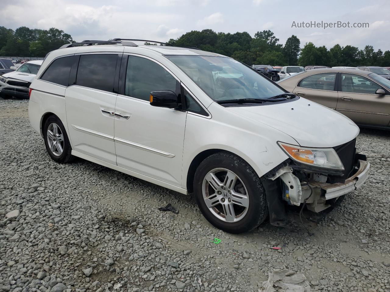 2013 Honda Odyssey Touring White vin: 5FNRL5H90DB047728