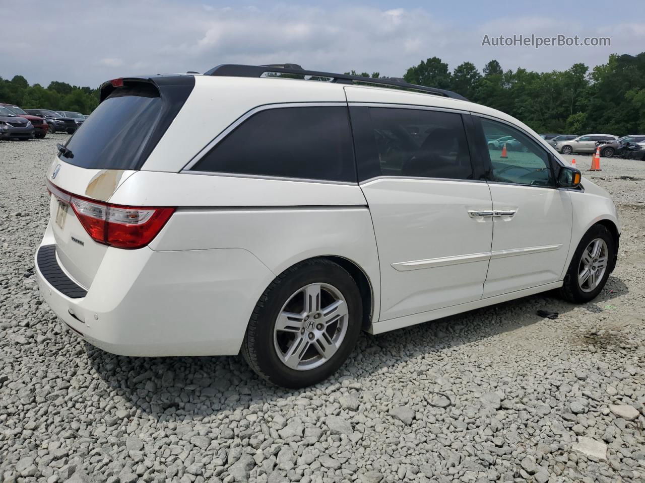 2013 Honda Odyssey Touring White vin: 5FNRL5H90DB047728