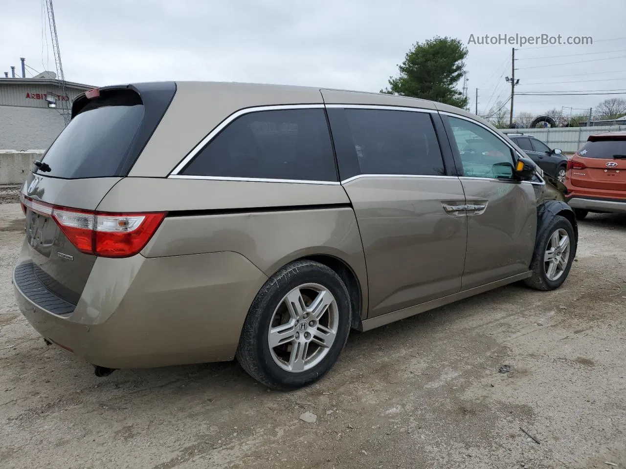 2013 Honda Odyssey Touring Cream vin: 5FNRL5H90DB050967