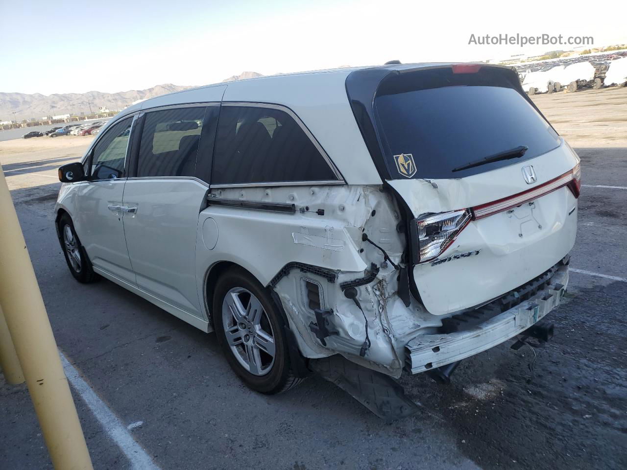 2013 Honda Odyssey Touring White vin: 5FNRL5H91DB007755