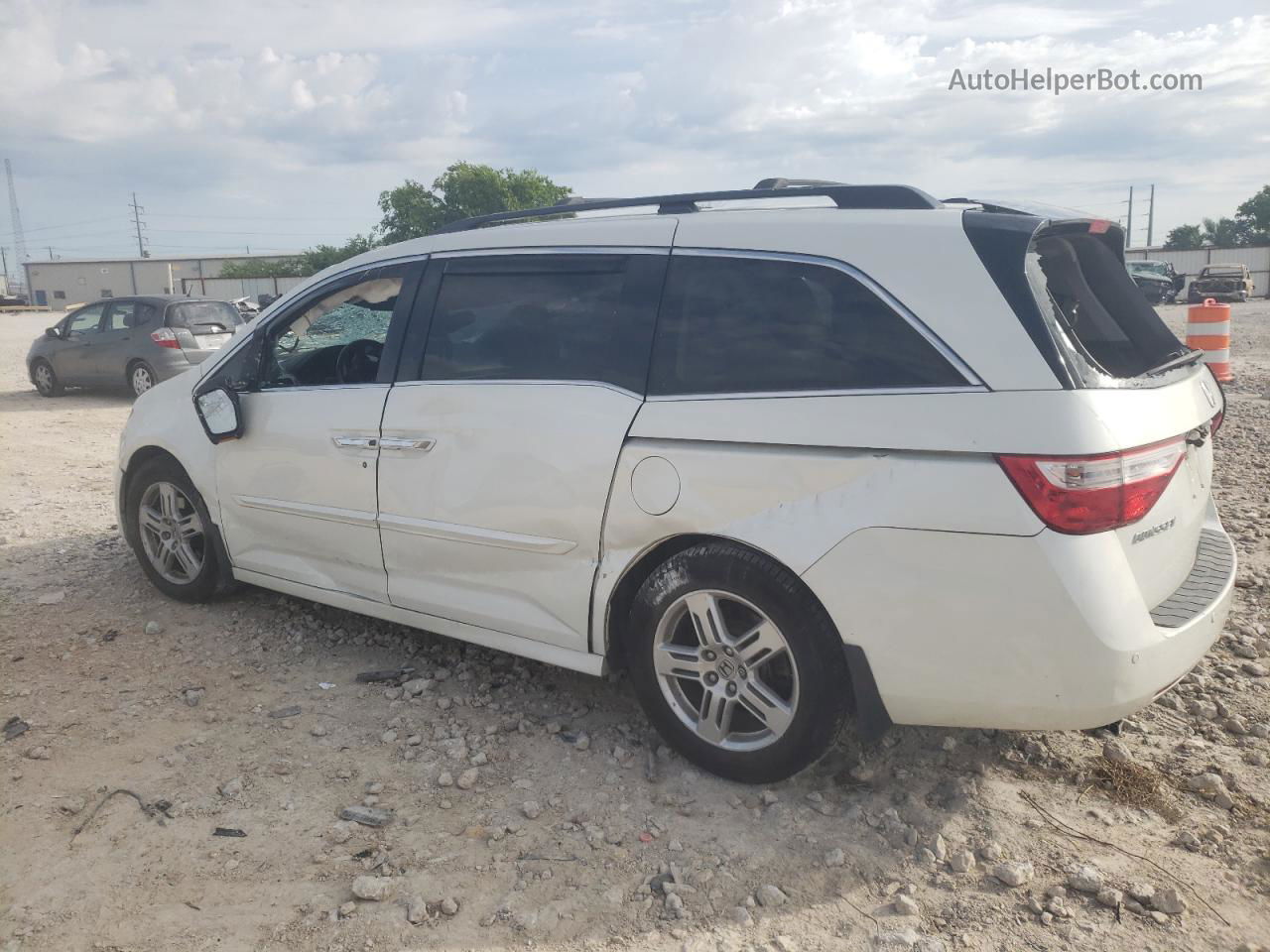 2013 Honda Odyssey Touring White vin: 5FNRL5H91DB089311