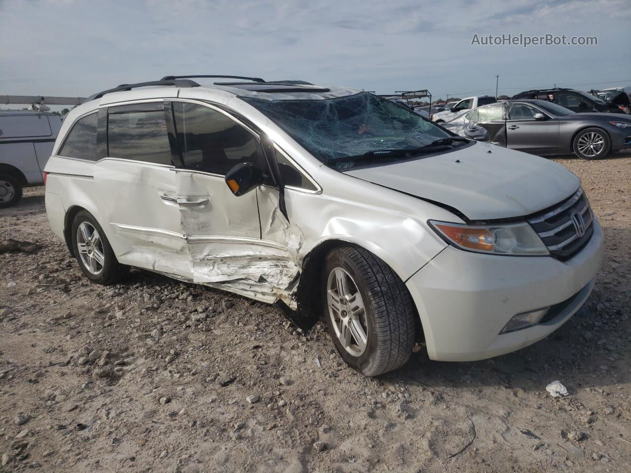 2013 Honda Odyssey Touring White vin: 5FNRL5H91DB089311