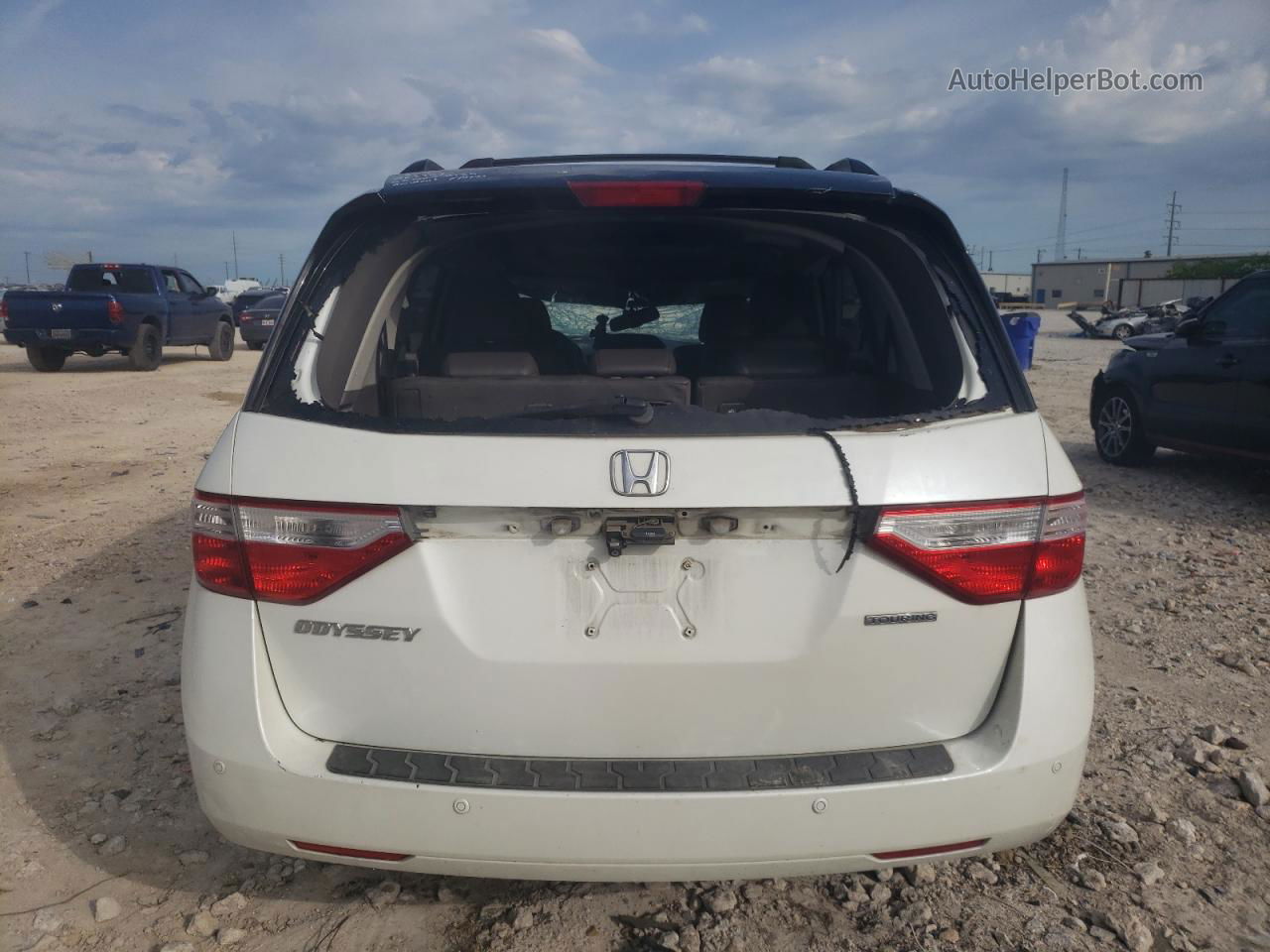 2013 Honda Odyssey Touring White vin: 5FNRL5H91DB089311