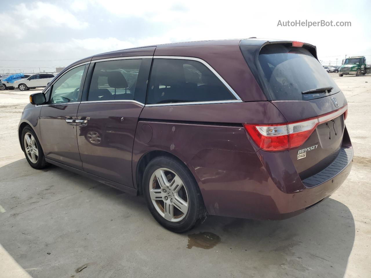 2013 Honda Odyssey Touring Burgundy vin: 5FNRL5H94DB083602