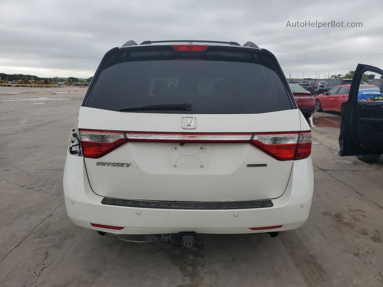 2013 Honda Odyssey Touring White vin: 5FNRL5H96DB036538