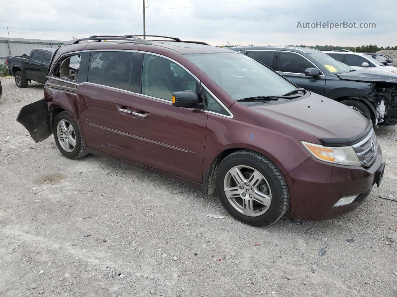 2013 Honda Odyssey Touring Red vin: 5FNRL5H96DB037267