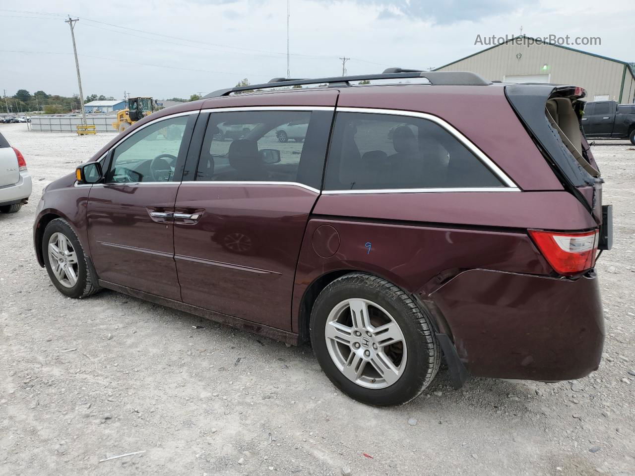 2013 Honda Odyssey Touring Red vin: 5FNRL5H96DB037267