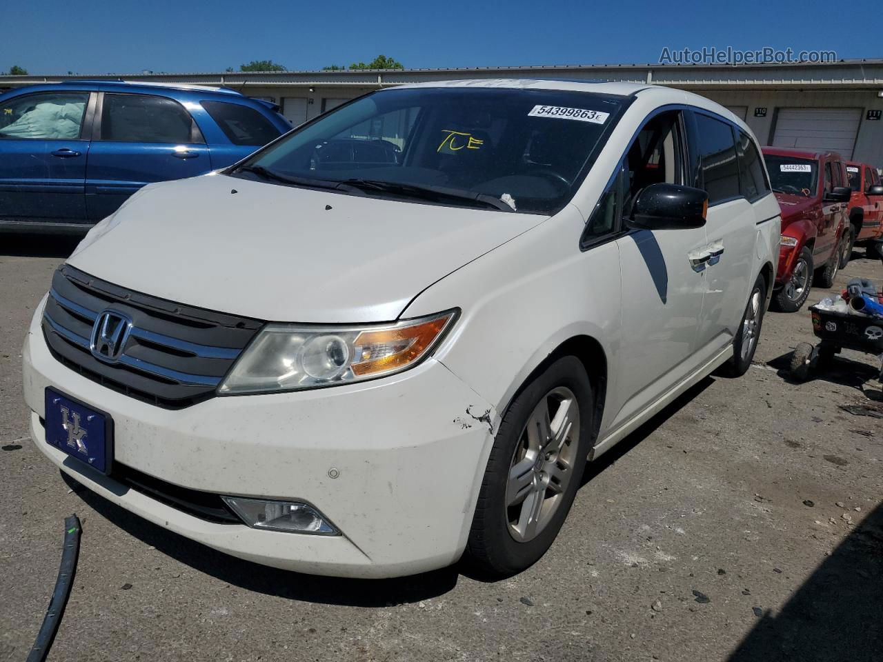 2013 Honda Odyssey Touring White vin: 5FNRL5H97DB032983