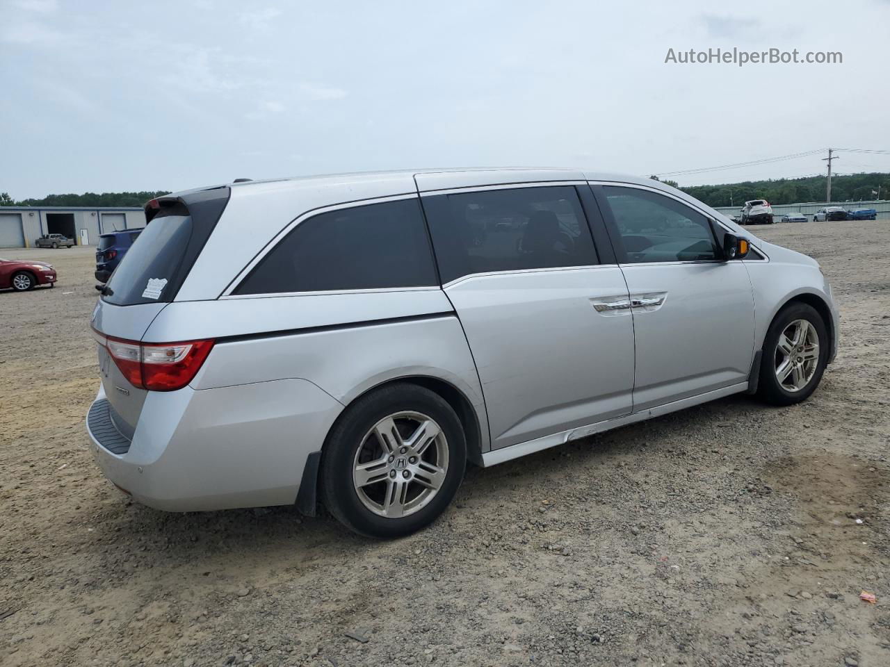 2013 Honda Odyssey Touring Silver vin: 5FNRL5H98DB057147