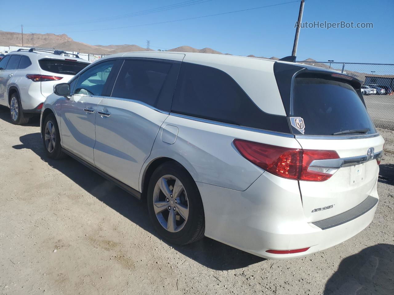 2019 Honda Odyssey Exl White vin: 5FNRL6H71KB043656