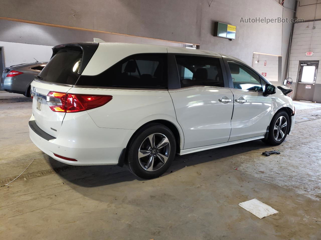 2019 Honda Odyssey Touring White vin: 5FNRL6H80KB051854