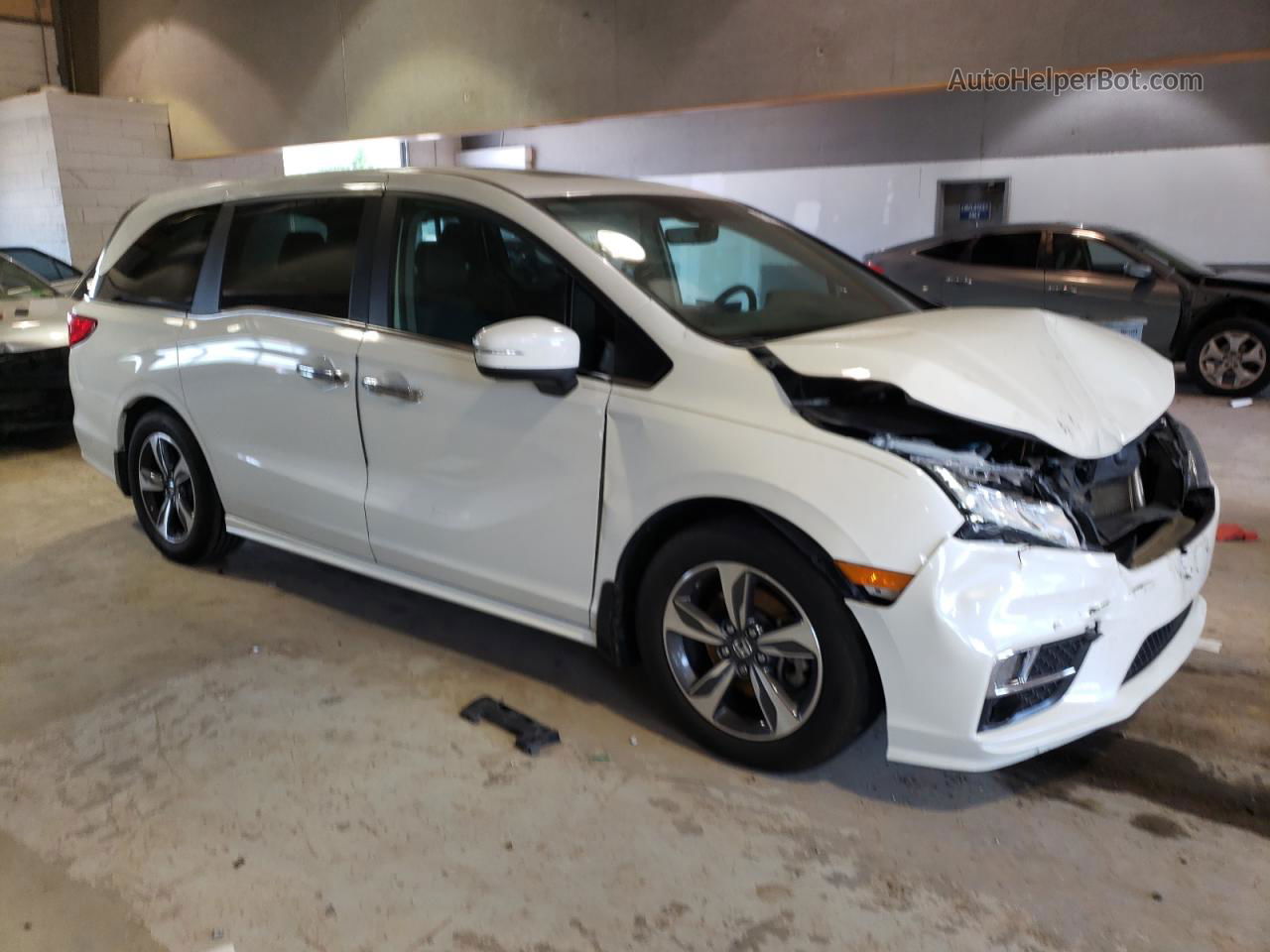 2019 Honda Odyssey Touring White vin: 5FNRL6H80KB051854