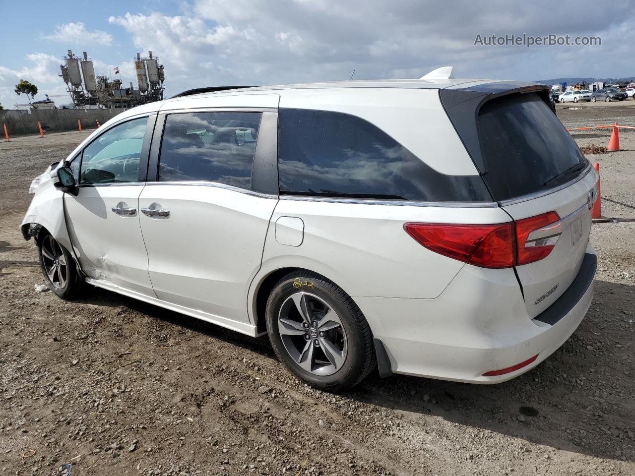 2019 Honda Odyssey Touring White vin: 5FNRL6H81KB051412