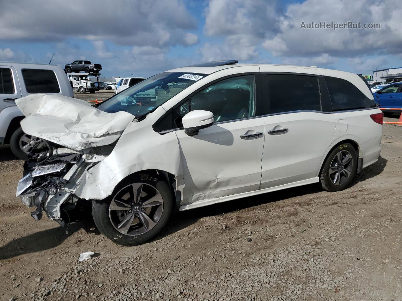 2019 Honda Odyssey Touring White vin: 5FNRL6H81KB051412