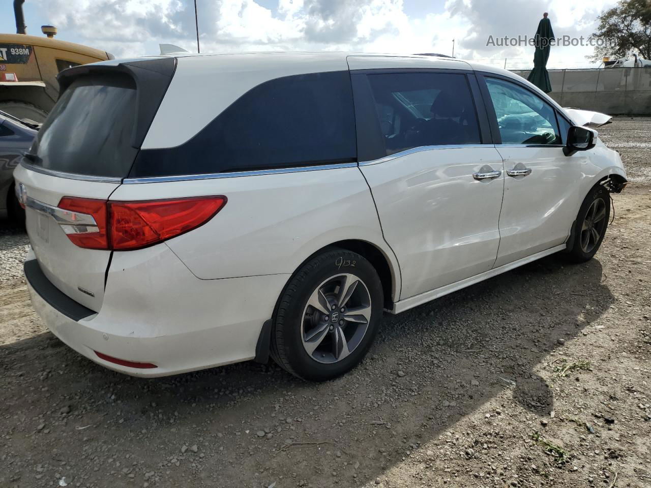 2019 Honda Odyssey Touring White vin: 5FNRL6H81KB051412