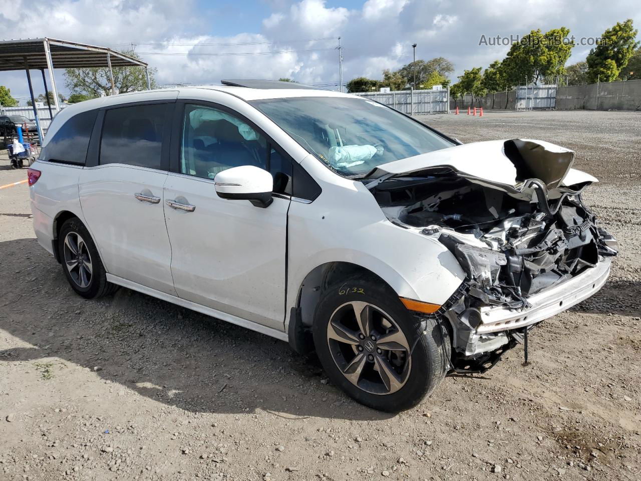 2019 Honda Odyssey Touring White vin: 5FNRL6H81KB051412