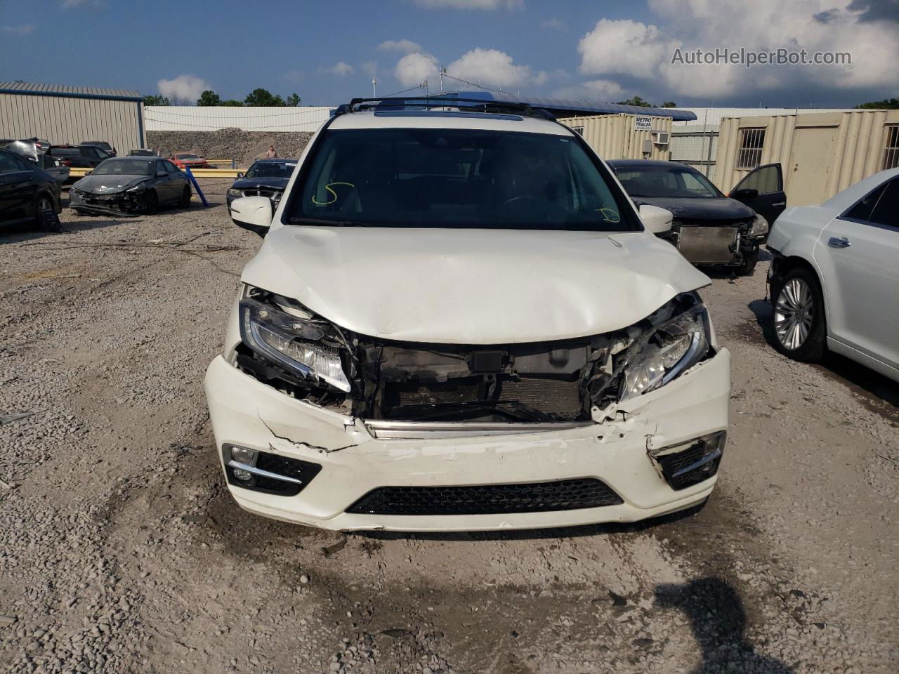 2019 Honda Odyssey Touring White vin: 5FNRL6H86KB038042