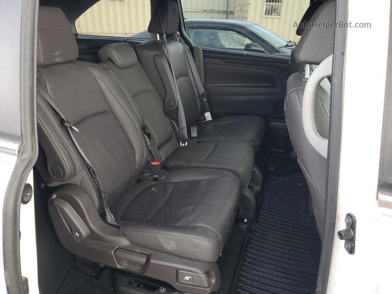 2019 Honda Odyssey Touring White vin: 5FNRL6H86KB038042