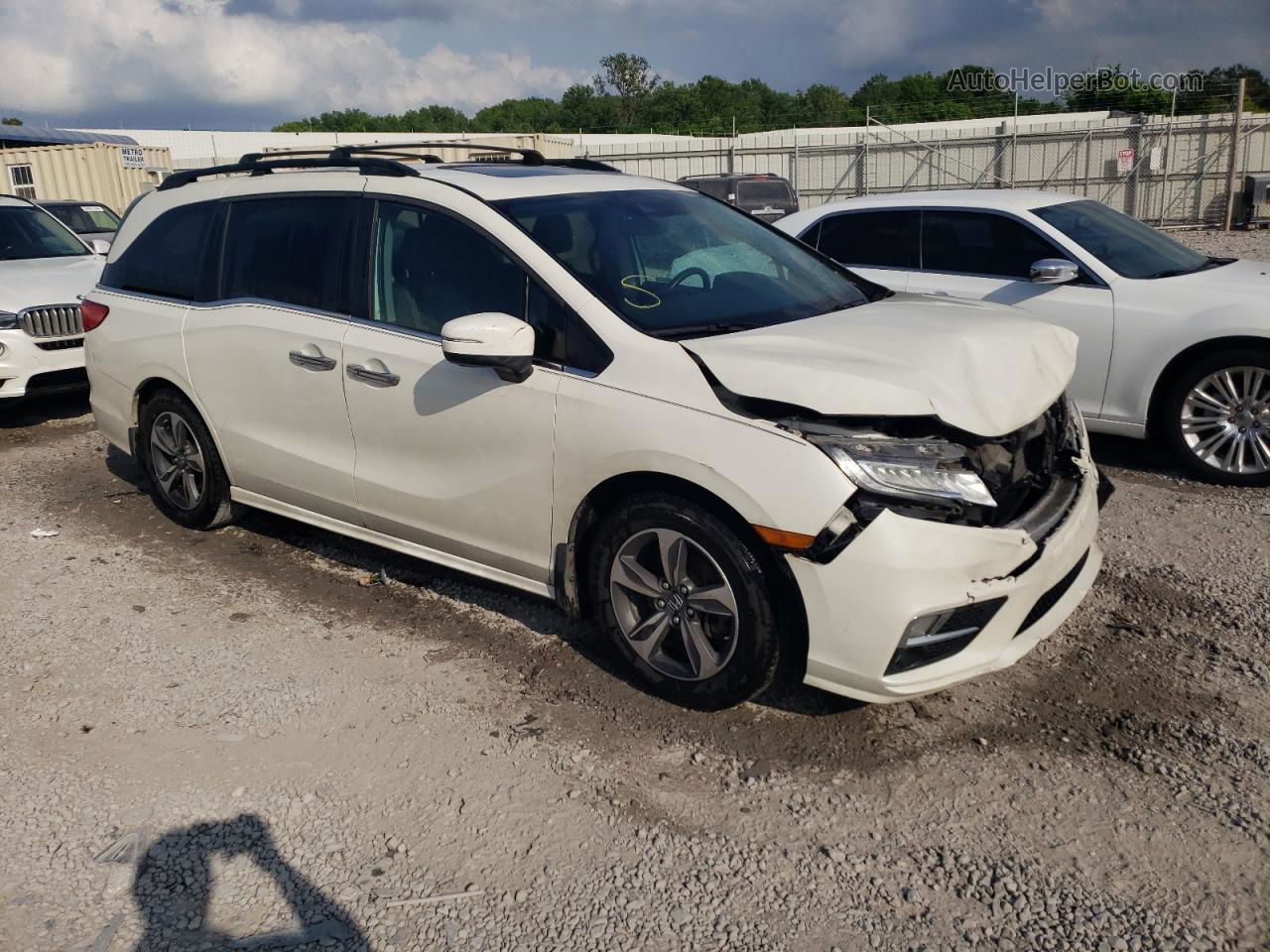 2019 Honda Odyssey Touring White vin: 5FNRL6H86KB038042