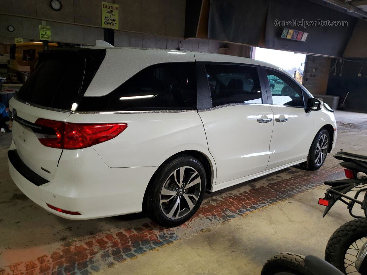 2021 Honda Odyssey Touring White vin: 5FNRL6H86MB042286