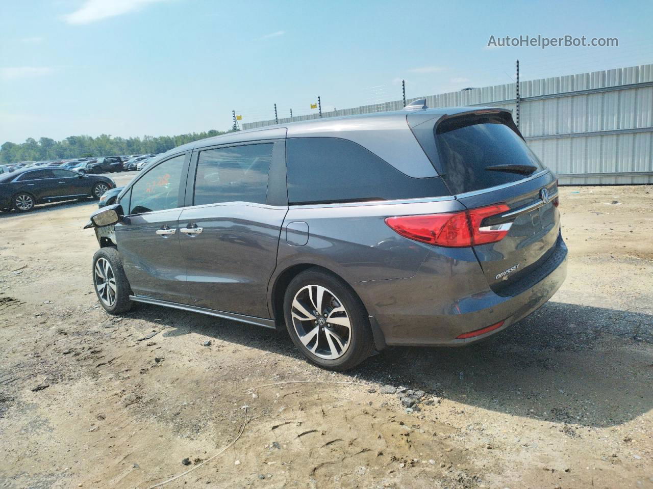 2021 Honda Odyssey Touring Серебряный vin: 5FNRL6H87MB026033