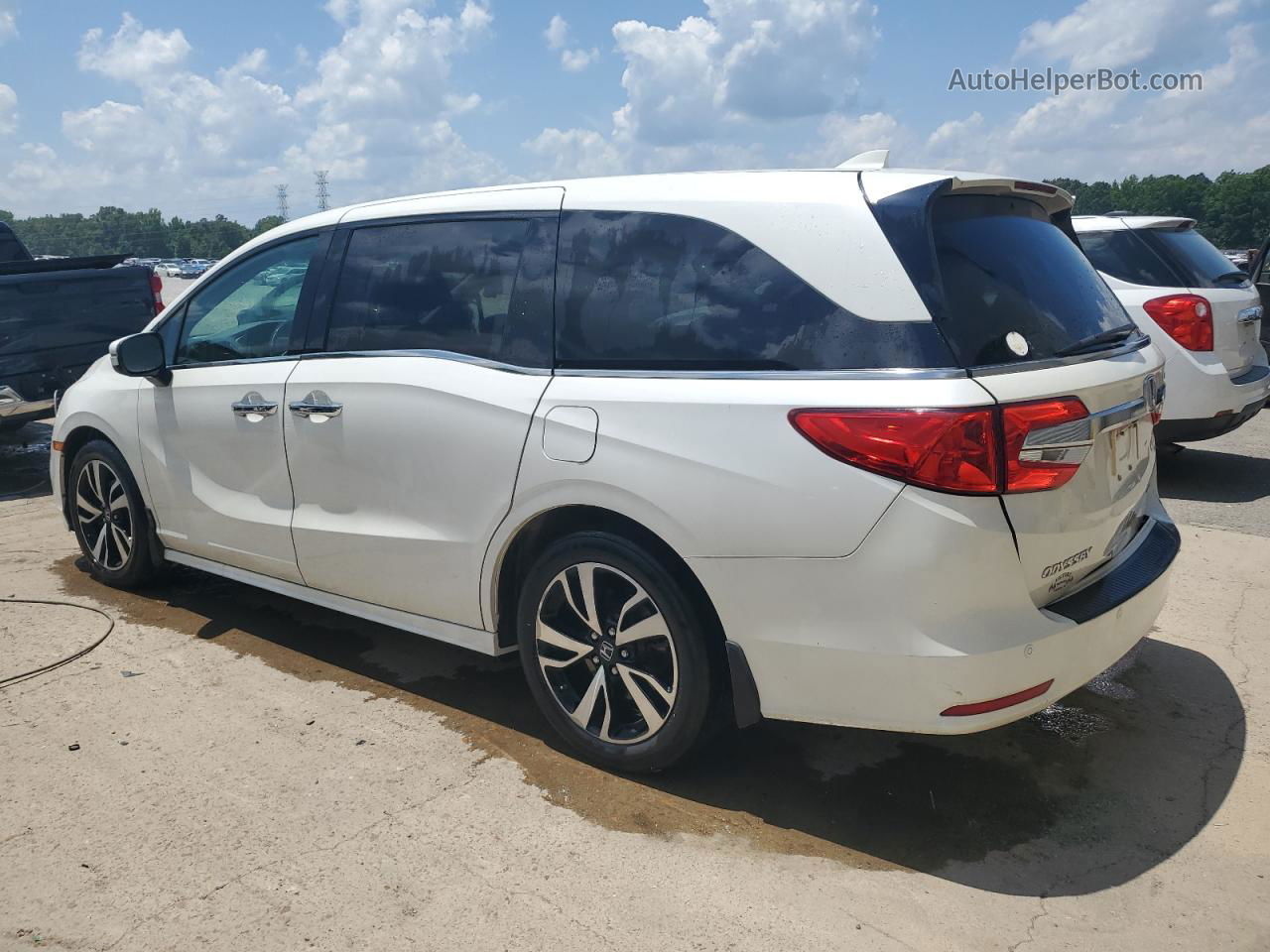 2019 Honda Odyssey Touring White vin: 5FNRL6H89KB509858