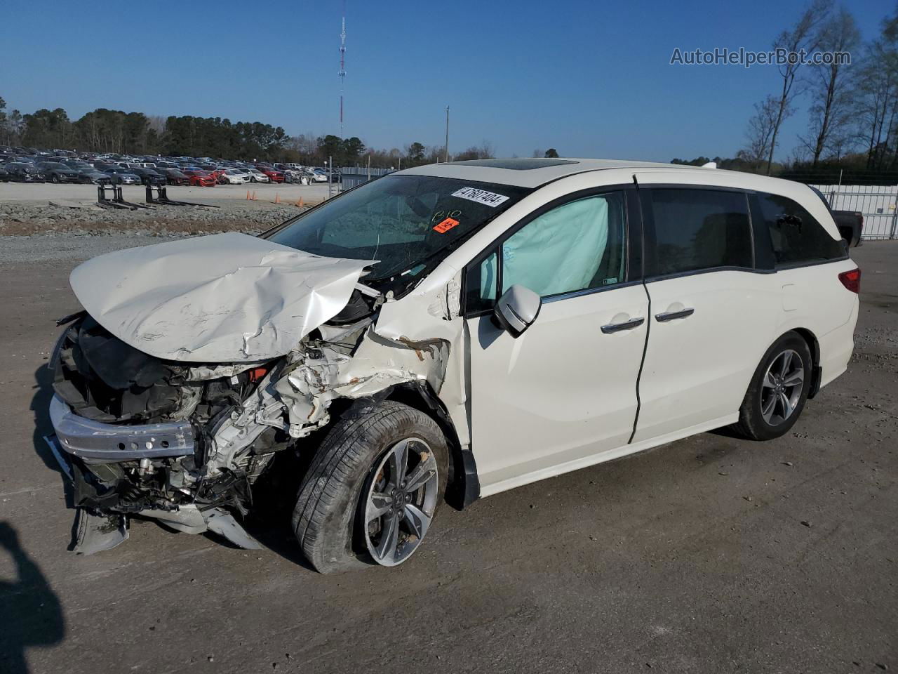 2019 Honda Odyssey Touring White vin: 5FNRL6H8XKB067821