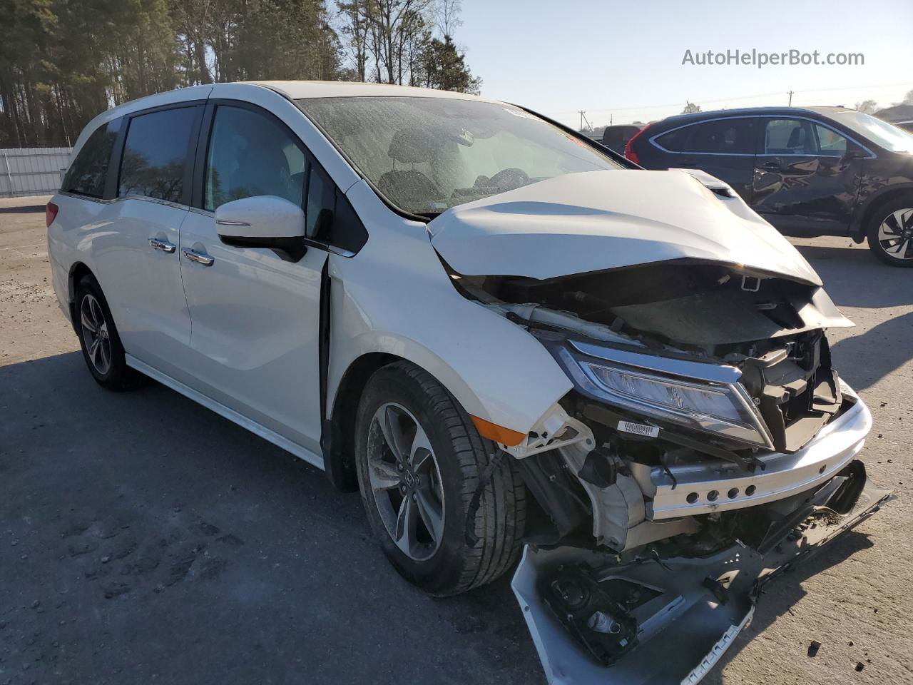 2019 Honda Odyssey Touring White vin: 5FNRL6H8XKB067821