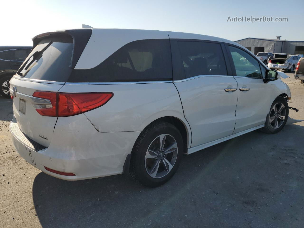 2019 Honda Odyssey Touring White vin: 5FNRL6H8XKB067821