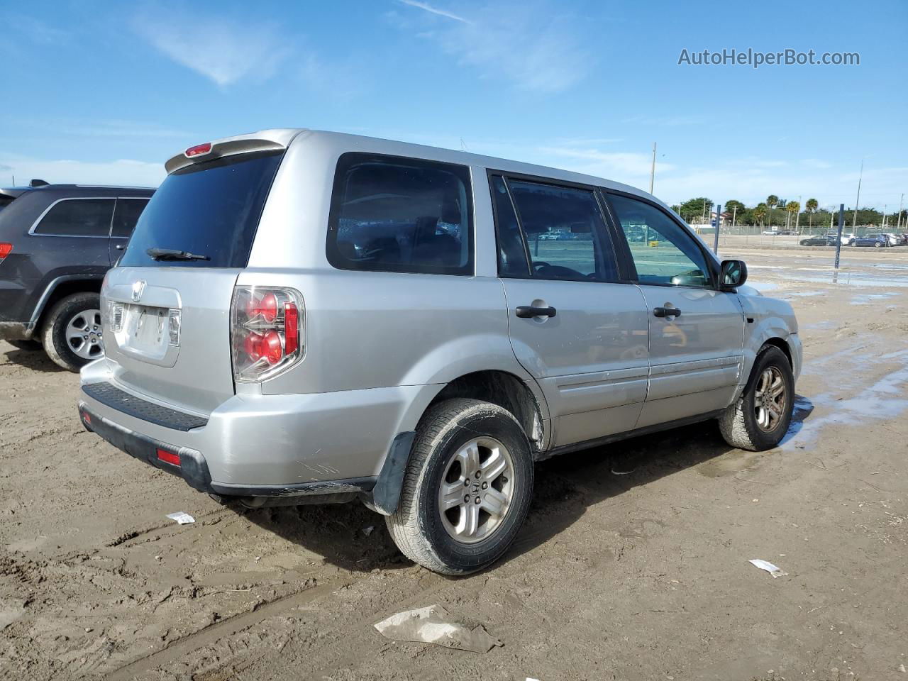 2007 Honda Pilot Lx Silver vin: 5FNYF28197B026778