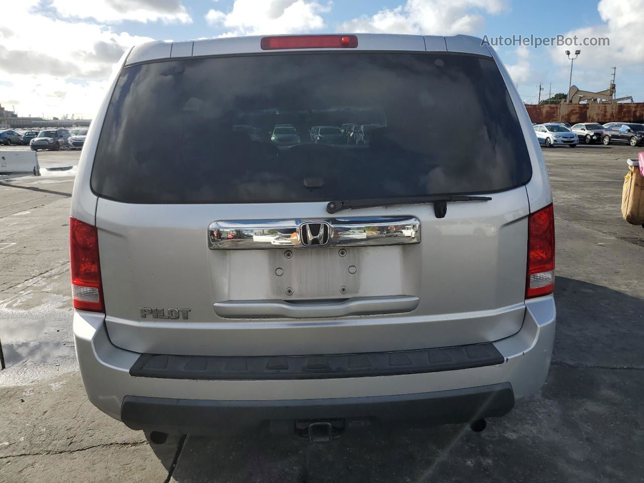 2009 Honda Pilot Lx Silver vin: 5FNYF38269B007140