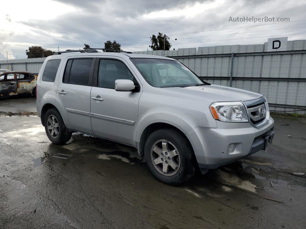 2009 Honda Pilot Touring Silver vin: 5FNYF38869B011208