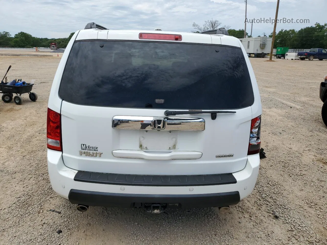 2009 Honda Pilot Touring White vin: 5FNYF389X9B022818