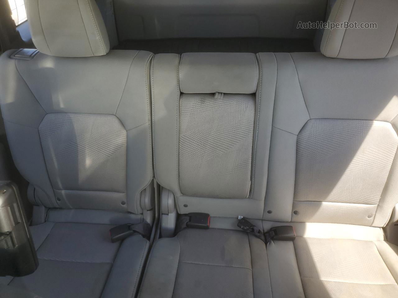 2013 Honda Pilot Lx Silver vin: 5FNYF3H20DB040126