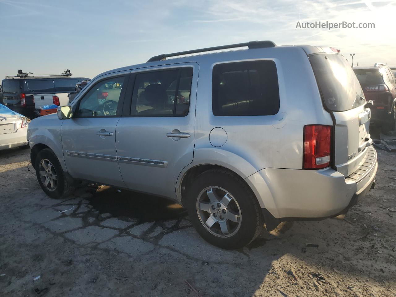 2009 Honda Pilot Touring Silver vin: 5FNYF48829B047323