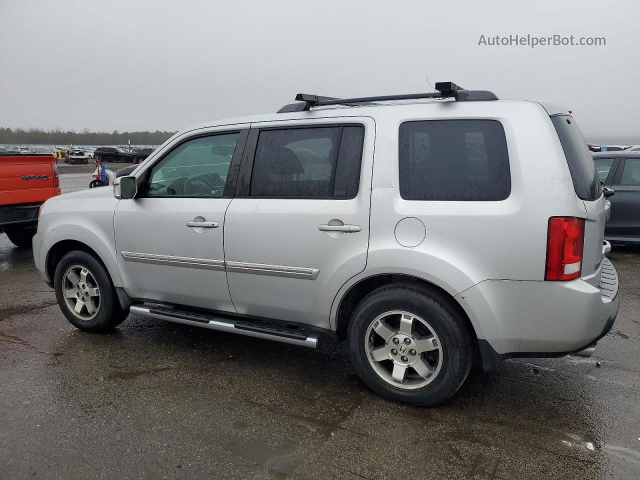 2009 Honda Pilot Touring Silver vin: 5FNYF48969B010400