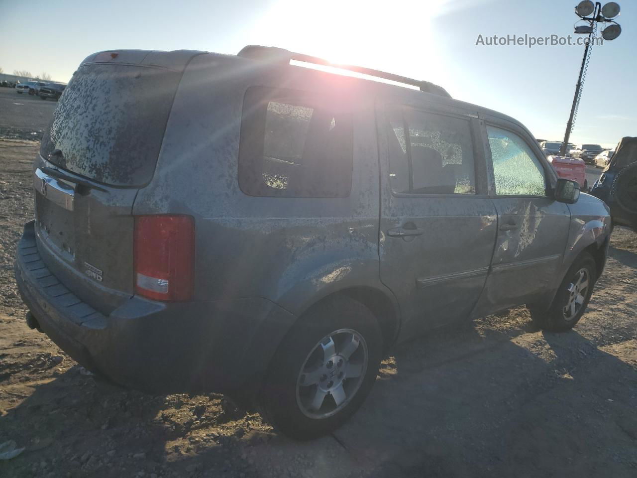 2009 Honda Pilot Touring Silver vin: 5FNYF48999B008821