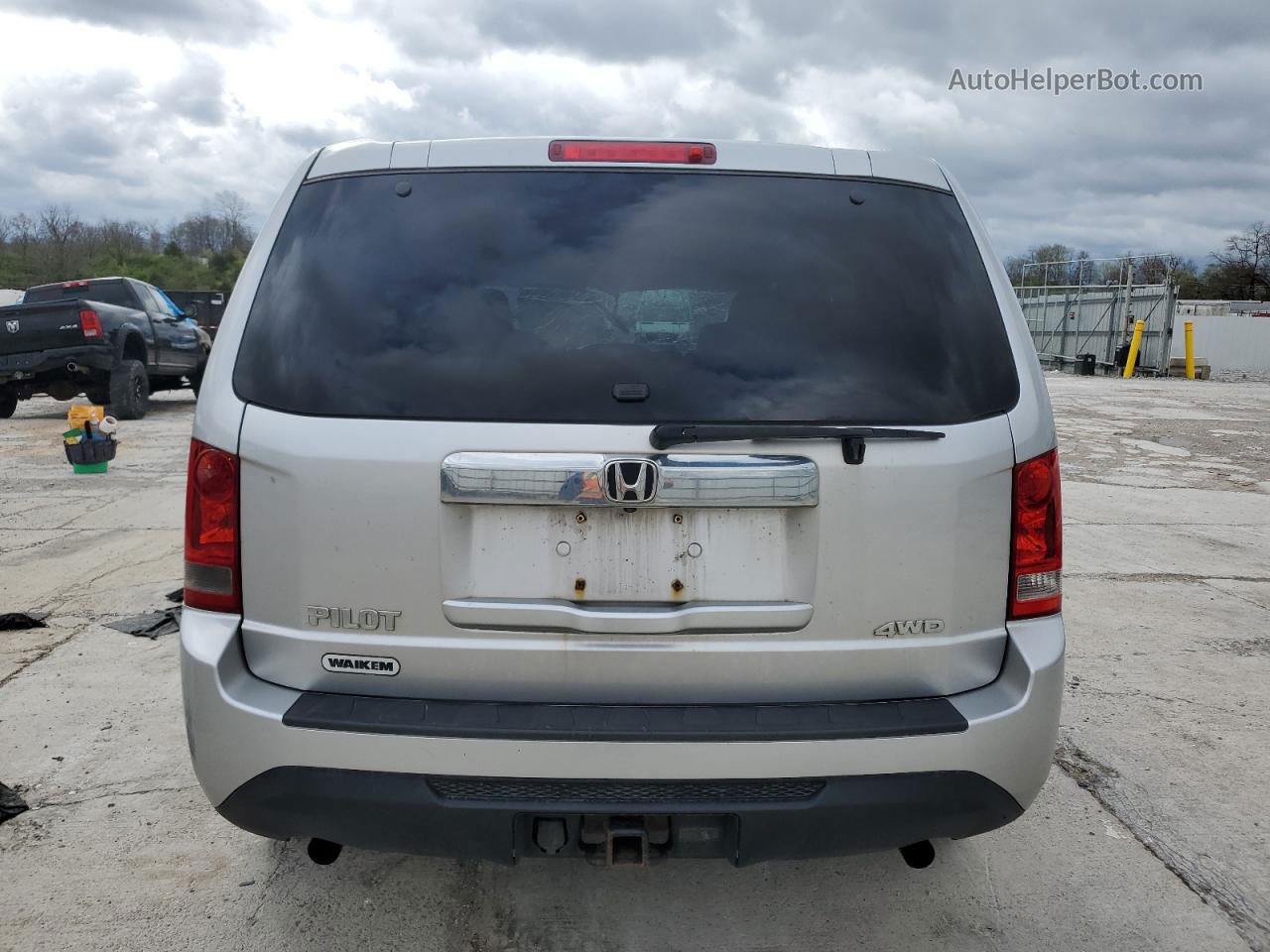 2013 Honda Pilot Lx Silver vin: 5FNYF4H27DB060217